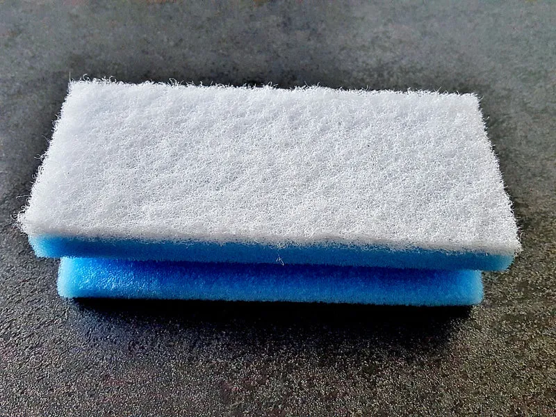 Pflegeschwamm für empfindliche Oberflächen, schleifmittelfreies Vlies, blau/weiß, ca. 7 x 15 cm, Art.Nr. 41227