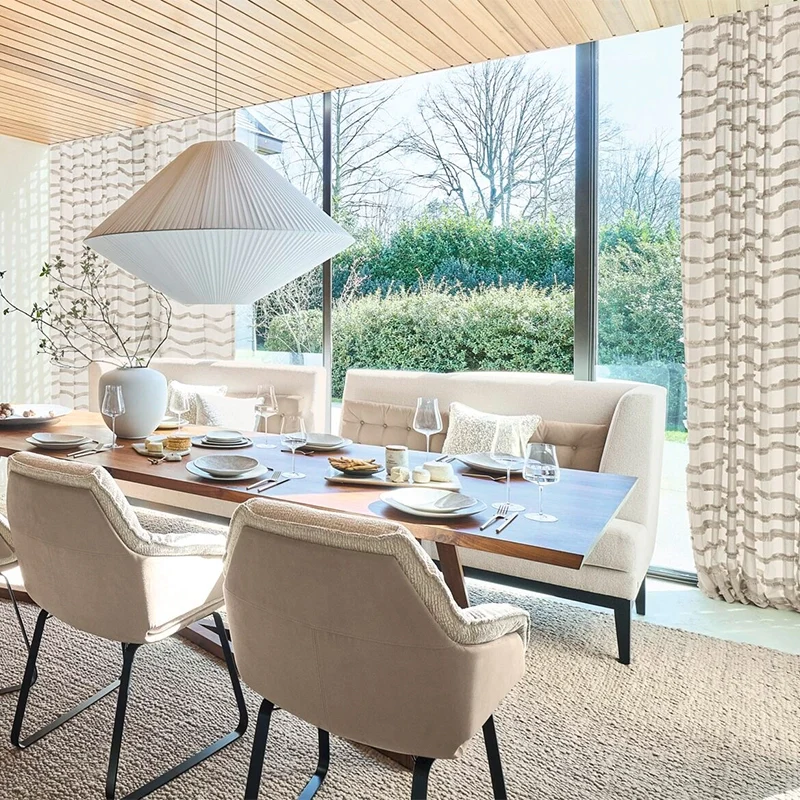 Fringes – halbtransparenter Designvorhang nach Maß mit lebendigem Scherli-Wellenmuster