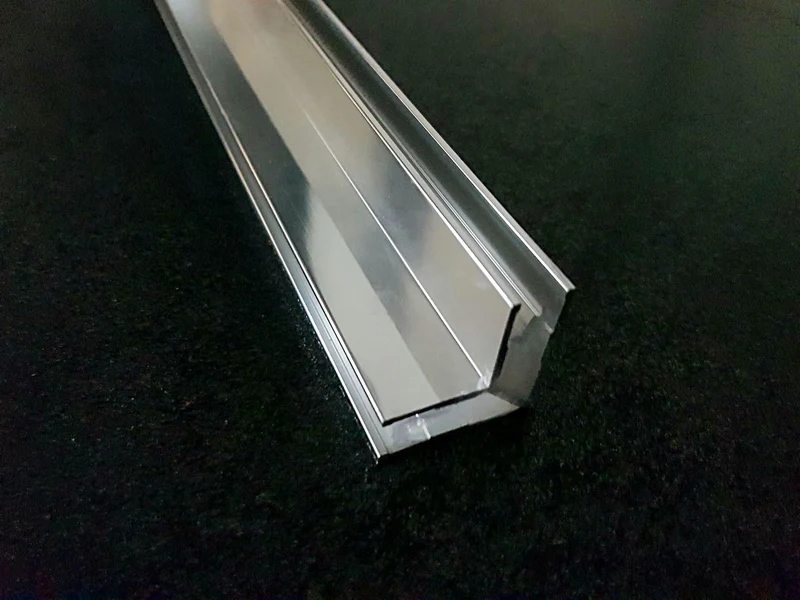 Alu-U-Eckprofil 90° für 8 mm Glas, Silikonverklebung innen, 2000 mm, Art.Nr. 74132