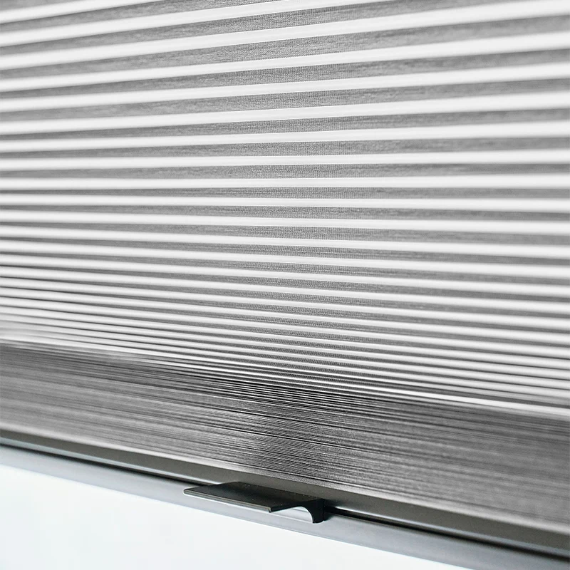 Arizona – halbtransparentes Duette® Wabenplissee nach Maß mit modernem Streifendesign