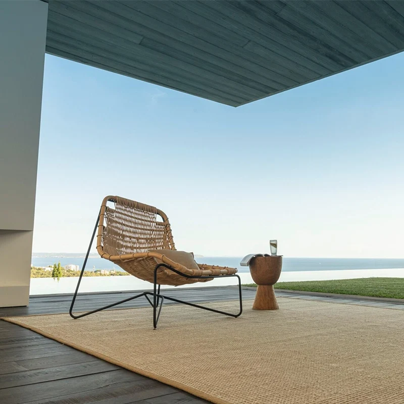 Tropical – moderner handgewebter Indoor- & Outdoor-Teppich nach Maß mit natürlicher Struktur