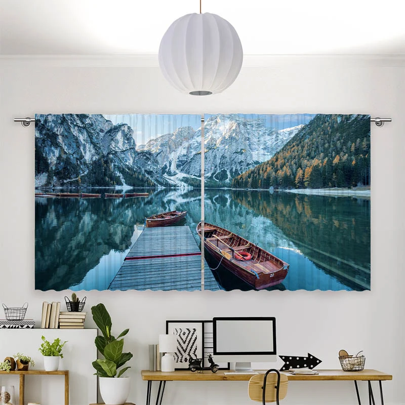 Vorhang Motiv "Steg mit Booten im Gebirgssee"