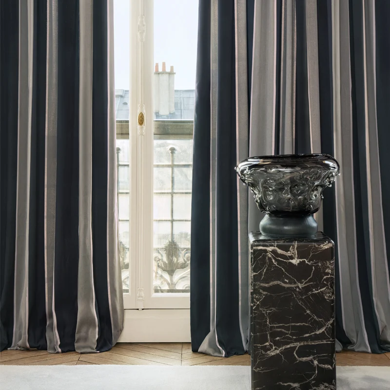 Solido – hochwertiger Verdunkelungsvorhang nach Maß mit elegantem Streifen-Design