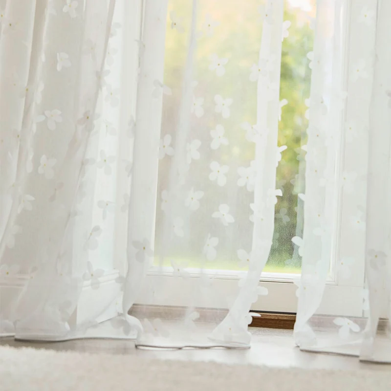 Dancing Daisy – hochwertiger transparenter Kinderzimmer-Vorhang nach Maß mit 3D-Blumen