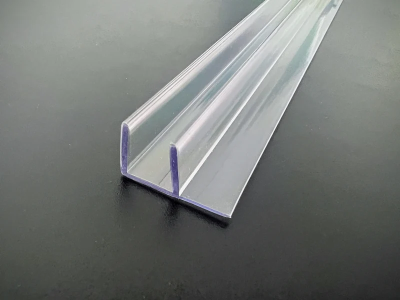 Polycarbonat-Überlappungsdichtung – 90°-Lippe, glasklar, Art.Nr. S004