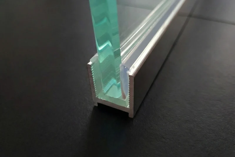 Alu U-Wandprofil DUC – silikonfreie Klemmung für 8 oder 10 mm Glas