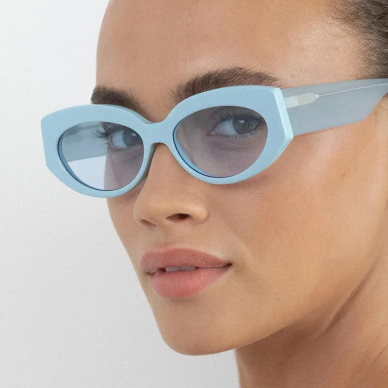 Dame Cat-Eye solbriller i stilfullt plastdesign Luvikno