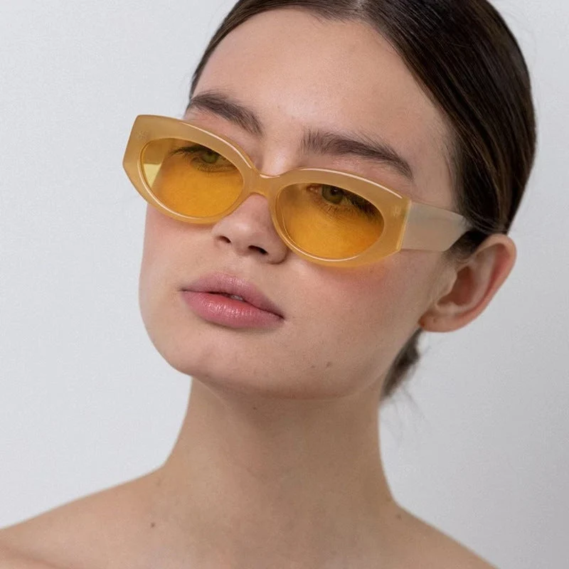 Dame Cat-Eye solbriller i stilfullt plastdesign Luvikno