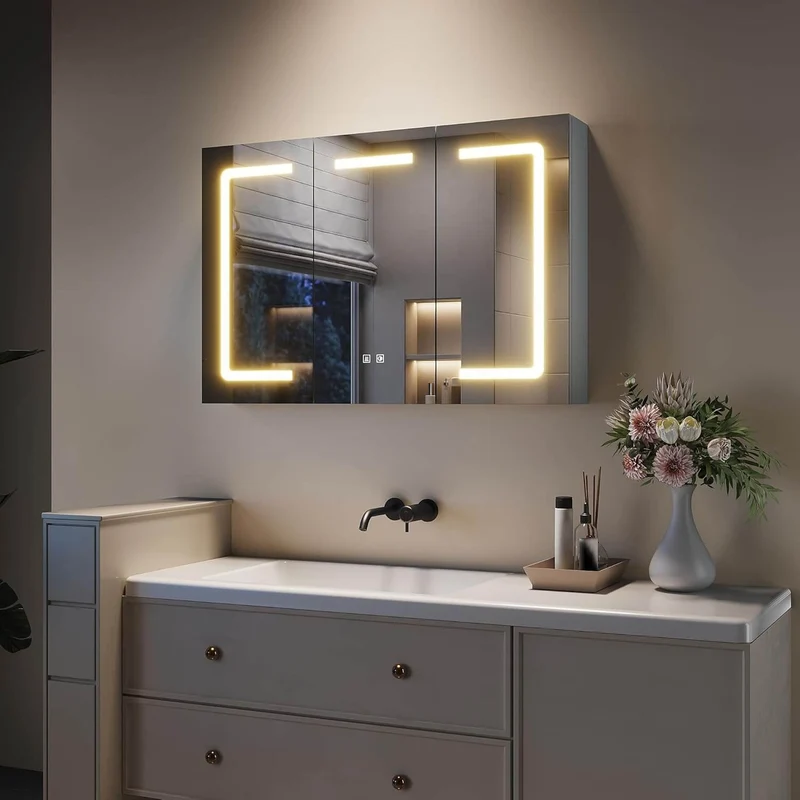 SONNI 3 Türiger Spiegelschrank Bad mit Beleuchtung LED Badezimmer Spiegelschrank mit Anti-Beschlag, Steckdose, 3 Lichtfarben, Dimmbar, Vollständig Montiert