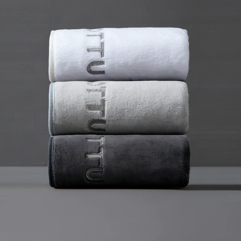 Sports towel made of coral fleece, quick-drying