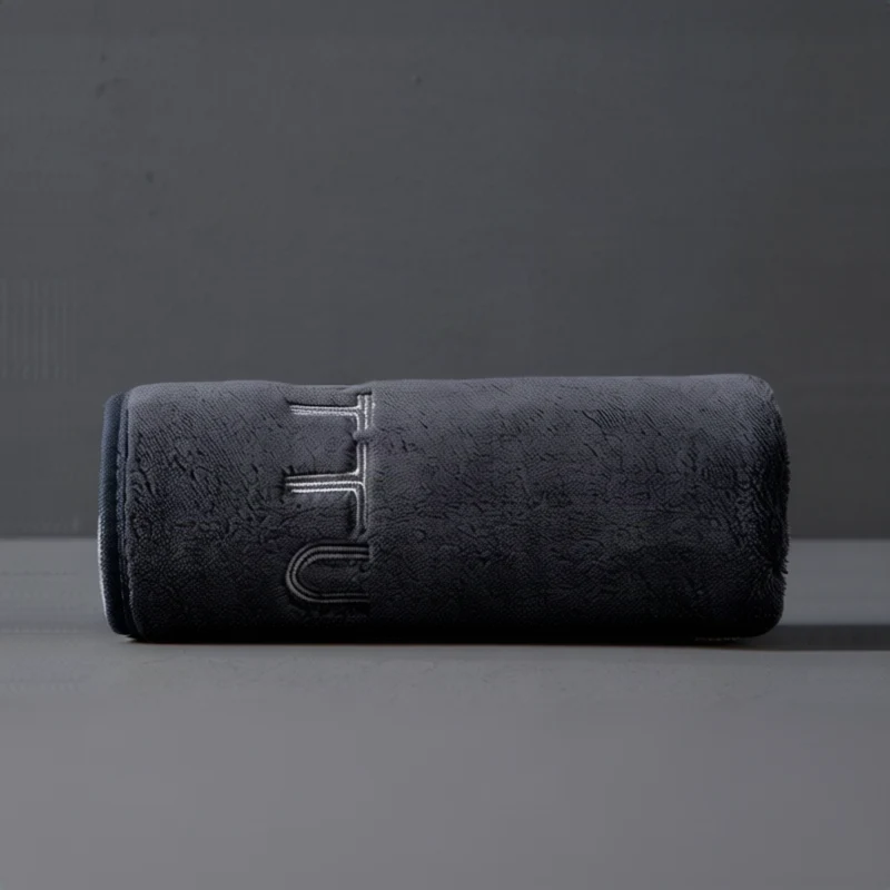 Sports towel made of coral fleece, quick-drying