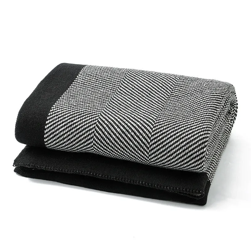 Kvinnelig Elegant Snuggle Blanket laget av Myk Strikk med Geometrisk Mønster Luvikno