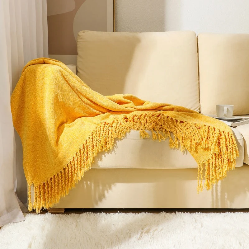 Kvinnelig elegant og stilfull sofa teppe med frynser Luvikno