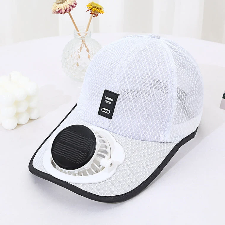 Ventilert baseball cap med integrert solfan i visiret og pustende nett Luvikno