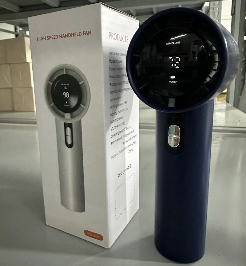 Kvinnelig bærbar håndholdt vifte med smart LED-skjerm Skanto