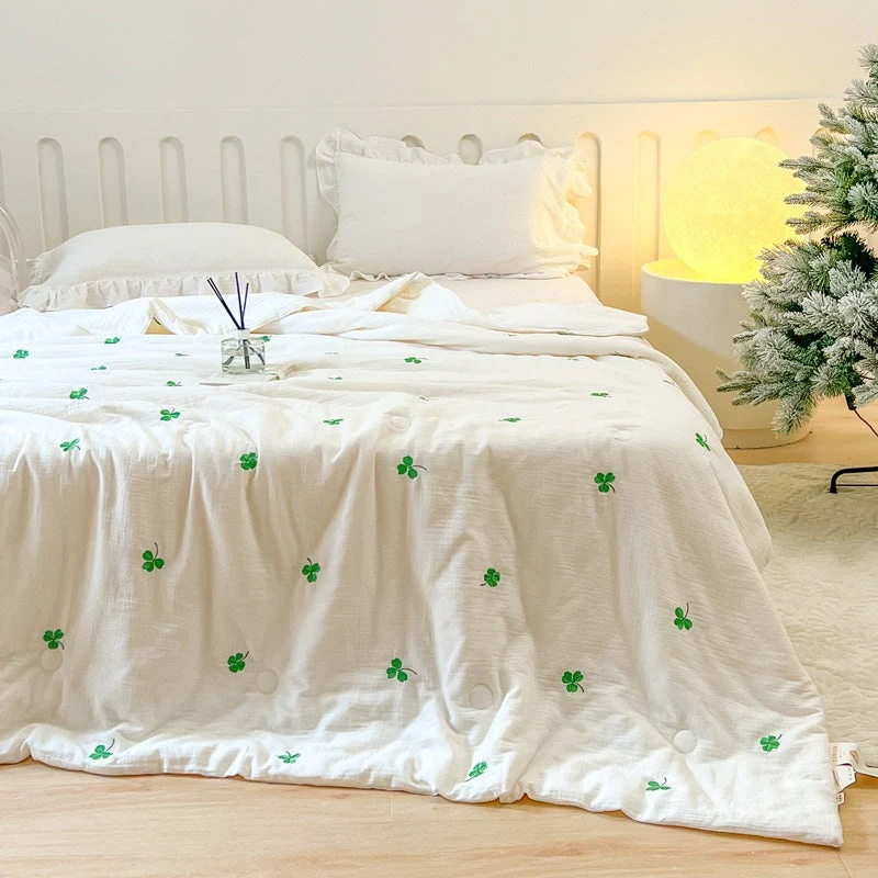 Kvinne lett og pustende quilt med delikate blomster mønstre Luvikno