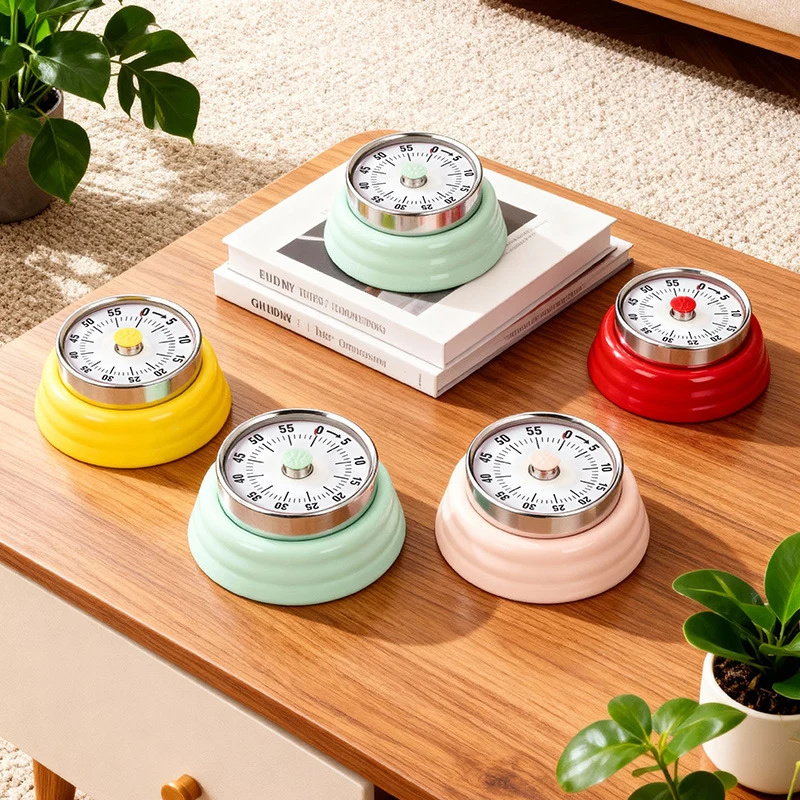 Mechanical kitchen timer with magnet