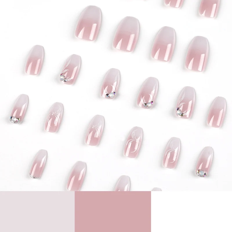 Kunstvolle Nagelverlängerungen mit elegantem Ombre-Design Karnz