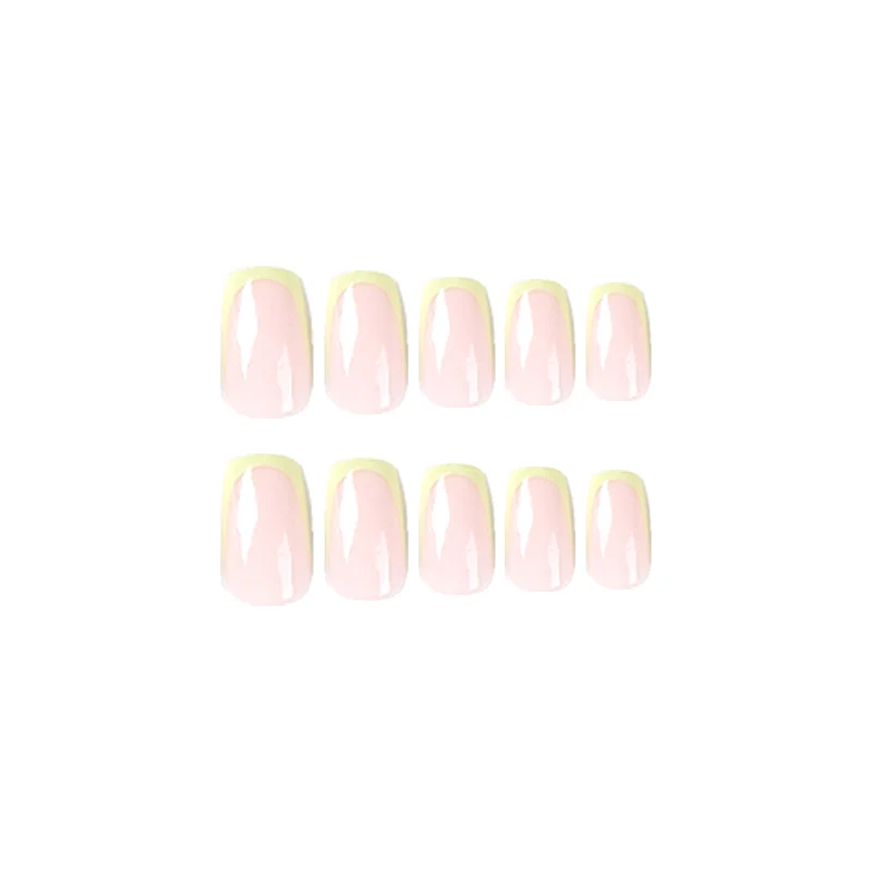 Kunstvolle Nagelverlängerungen mit elegantem French-Tip und modernen Akzenten Karnz
