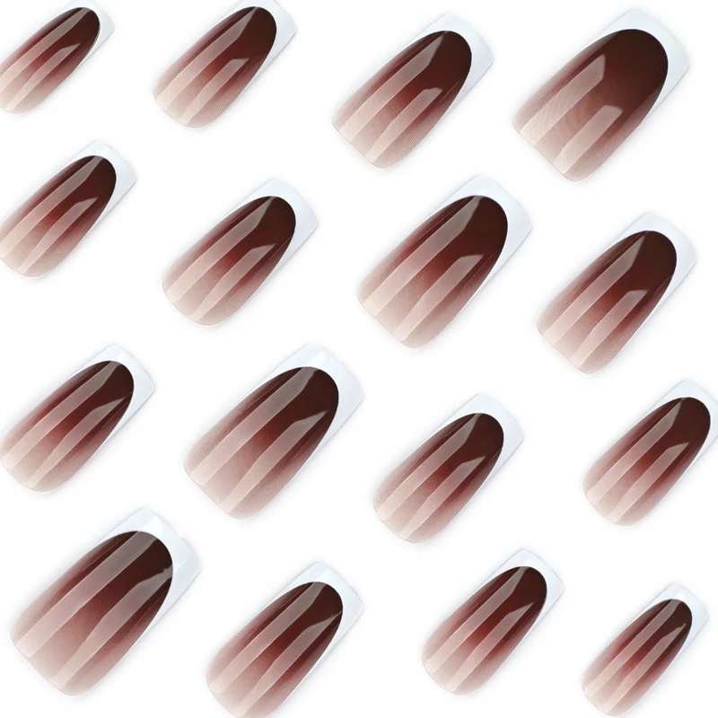 Kunstvolle Nagelverlängerungen mit elegantem French-Tip Karnz