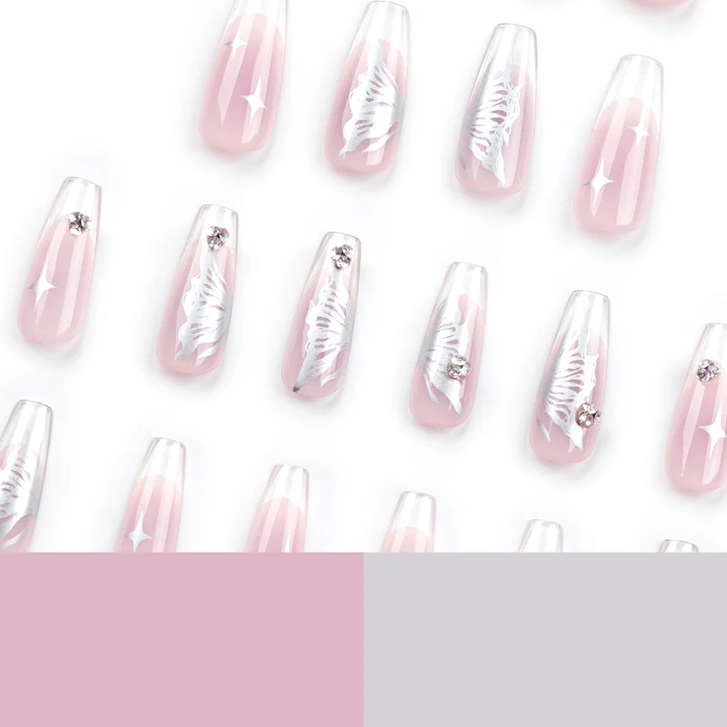 Kunstvolle Nagelverlängerungen mit elegantem Floral-Design Karnz