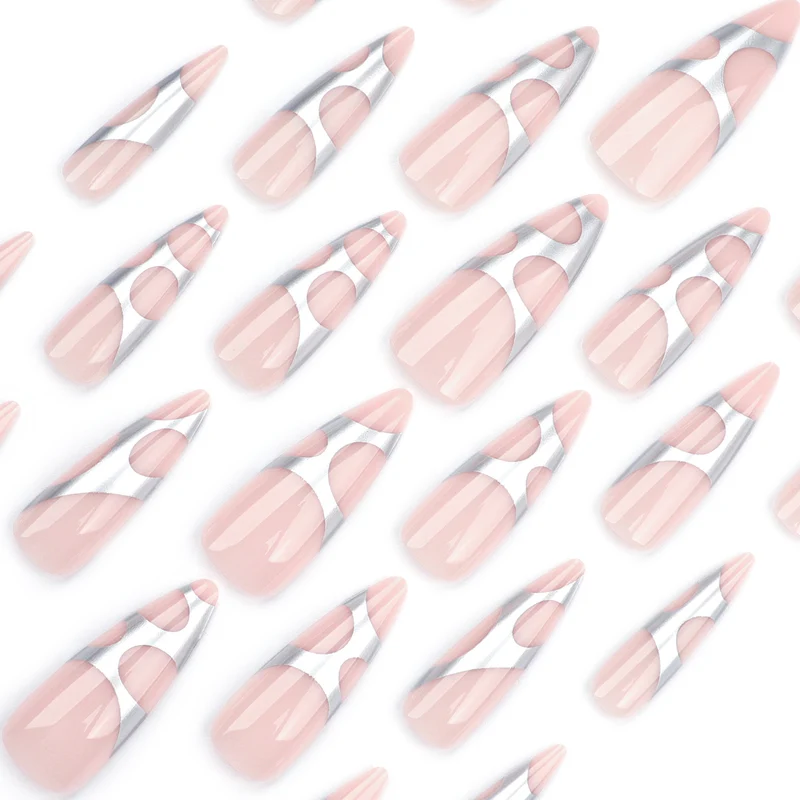 Kunstvolle Stiletto-Nägel mit modernem Design Karnz