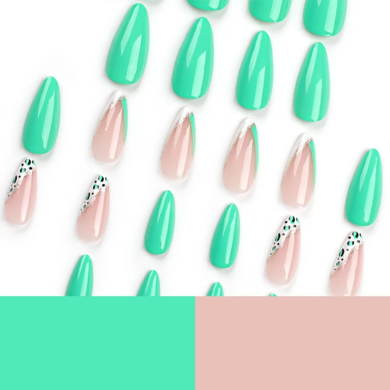 Kunstvolle Stiletto-Nägel mit glamourösem Farbspiel Karnz