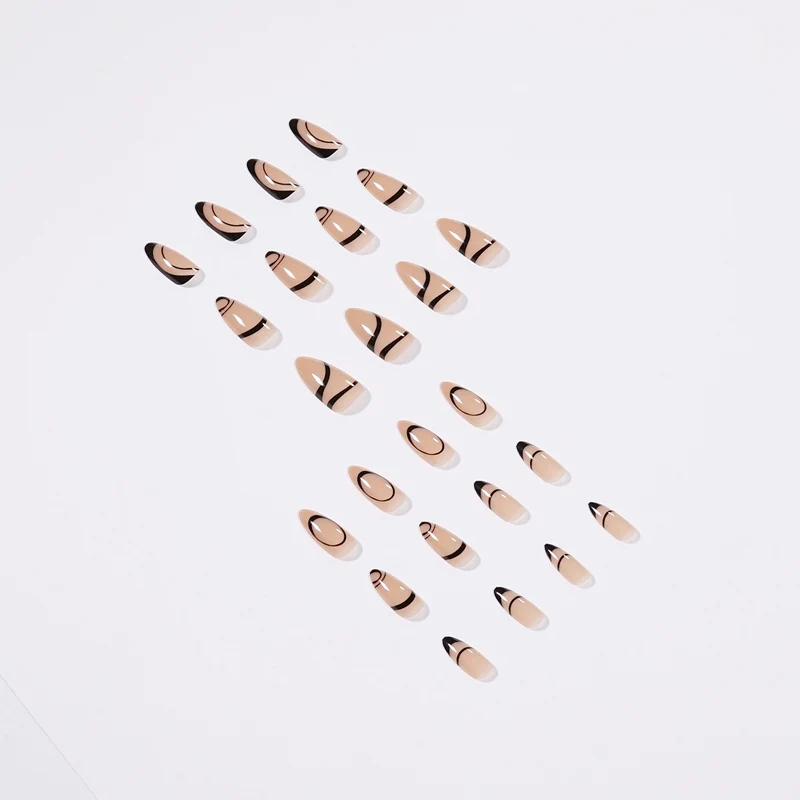 Kunstvolle Stiletto-Nägel mit geometrischen Akzenten Karnz