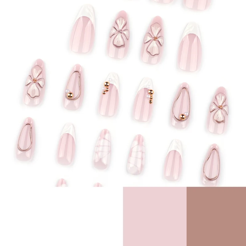 Kunstvolle Stiletto-Nägel mit floralem und schimmerndem Dekor Karnz