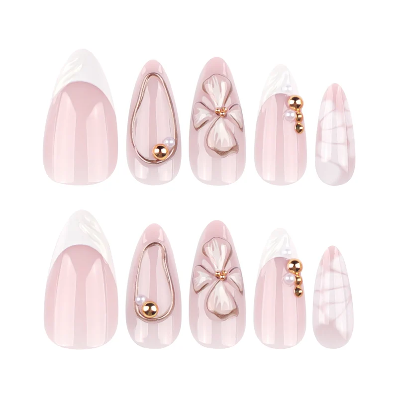Kunstvolle Stiletto-Nägel mit floralem und schimmerndem Dekor Karnz