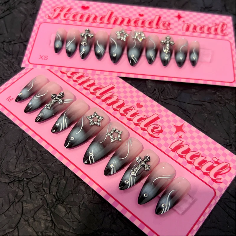 Kunstvolle Stiletto-Nägel mit elegantem Glitzer-Design Karnz
