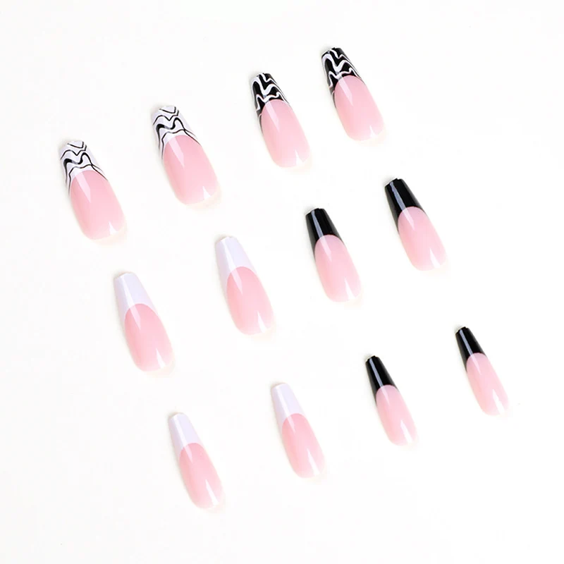 Kunstvolle Nagelverlängerungen mit modernem Monochrom-Design Karnz