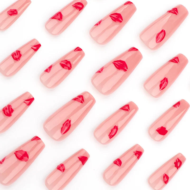 Kunstvolle Nagelverlängerungen mit Lippen-Design Karnz