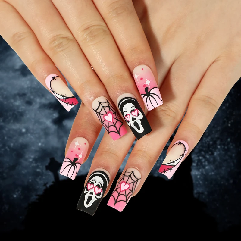 Kunstvolle Nagelverlängerungen mit kreativen Augen-Design Karnz