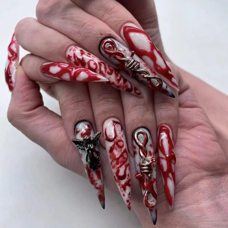 Kunstvolle Nagelverlängerungen mit kreativen Augen-Design Karnz