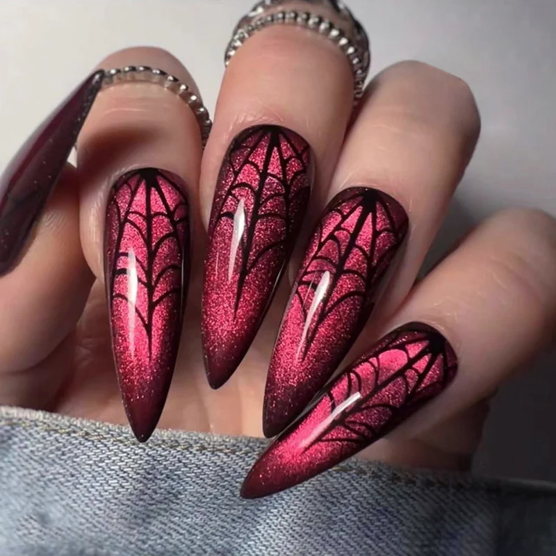 Kunstvolle Nagelverlängerungen mit kreativen Augen-Design Karnz