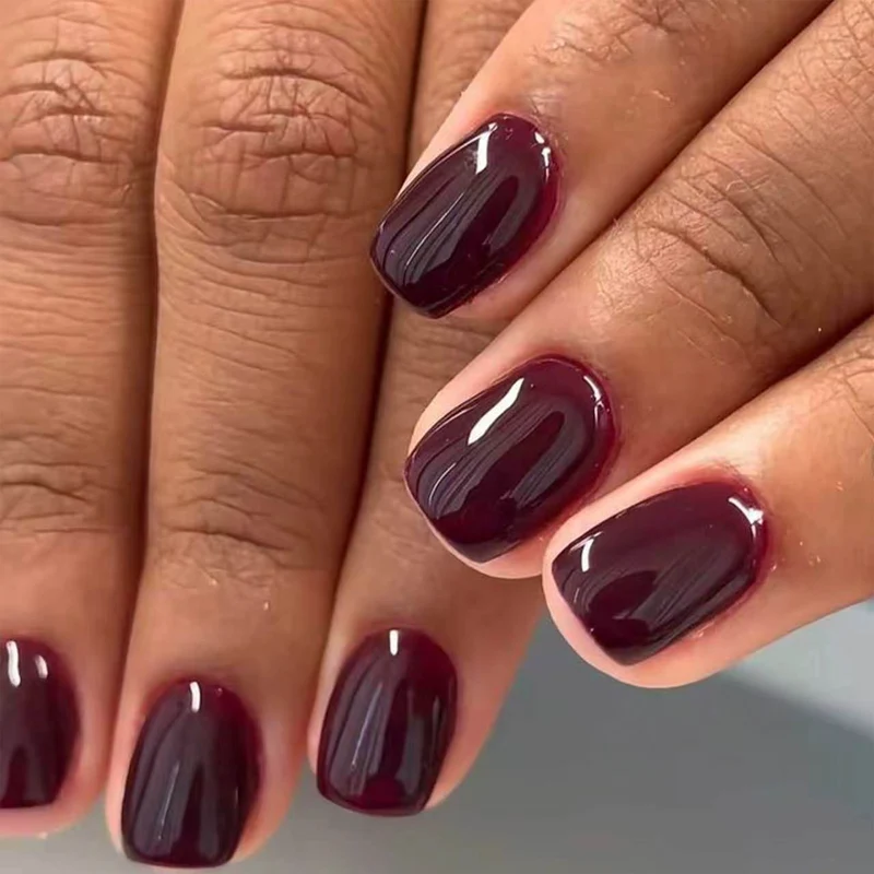 Kunstvolle Nagelverlängerungen mit intensivem Glanz Karnz