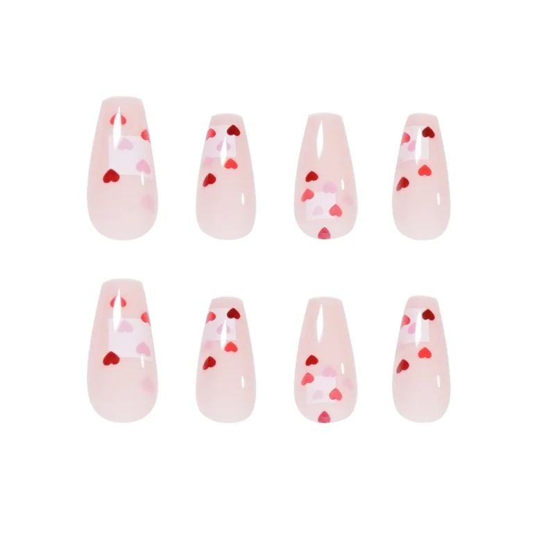 Kunstvolle Nagelverlängerungen mit Herzen-Design Karnz