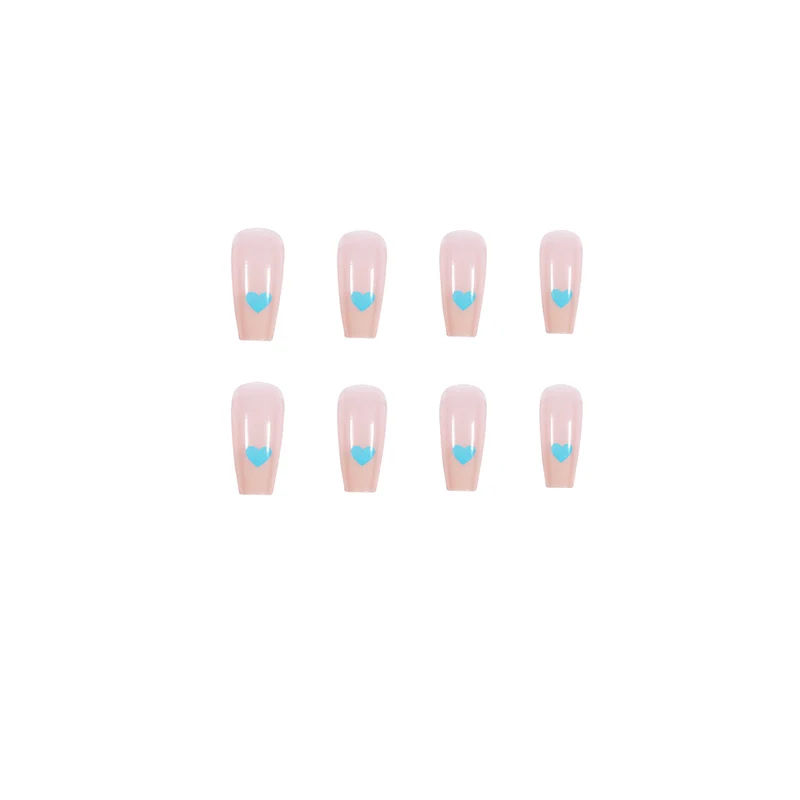 Kunstvolle Nailart mit Herzmotiven Karnz