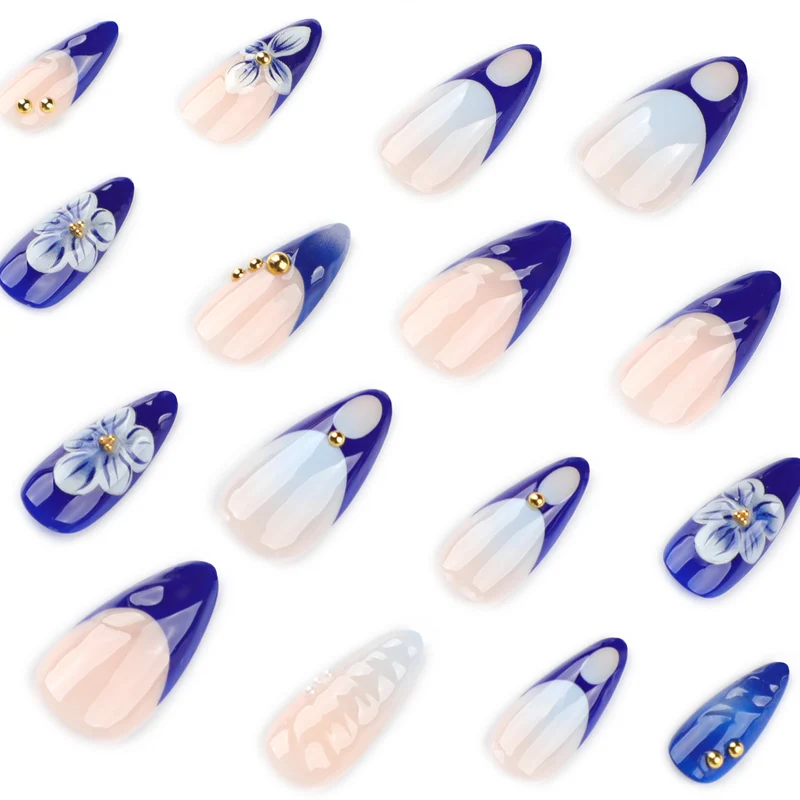 Kunstvolle Nailart mit floralen Akzenten und Glitzerverzierungen Karnz