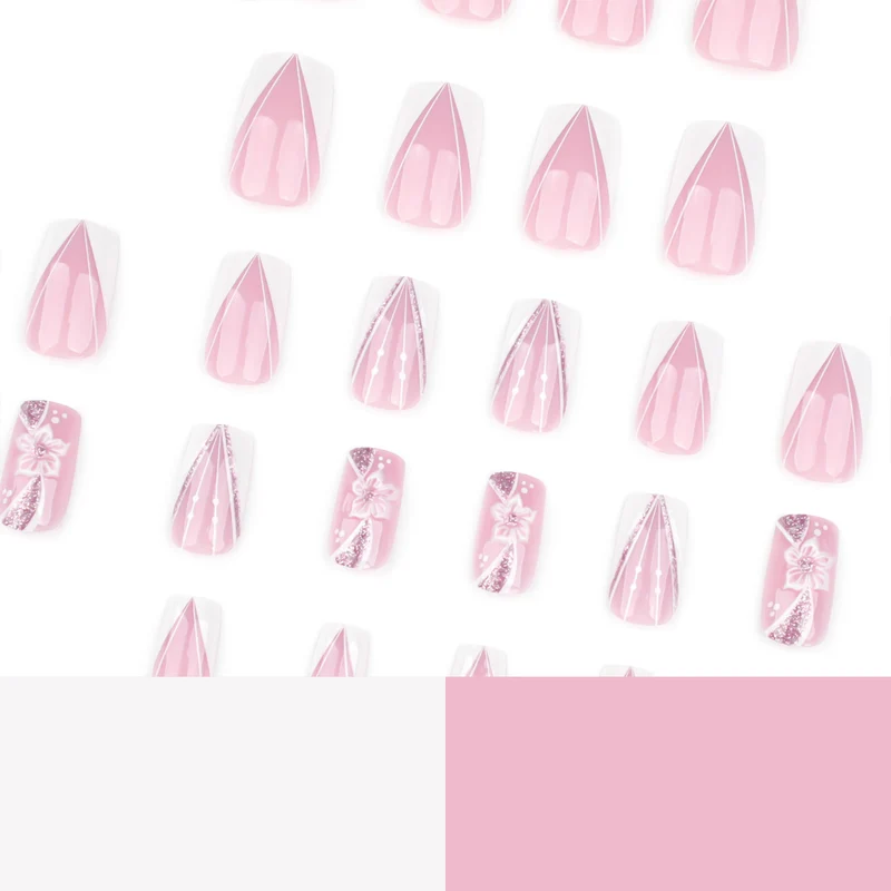 Kunstvolle Nailart mit floralem Design Karnz
