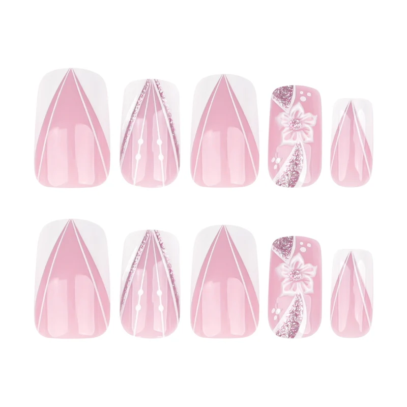 Kunstvolle Nailart mit floralem Design Karnz