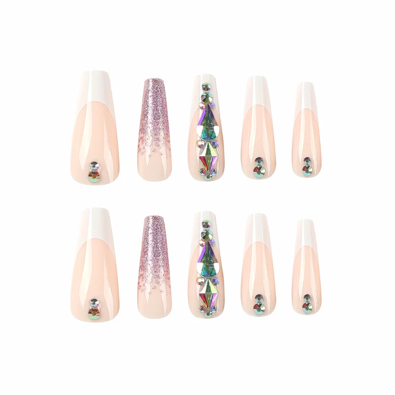 Kunstvolle Nagelverlängerungen mit Glitzer- und Strassakzenten Karnz