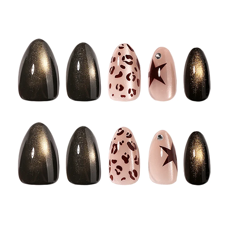 Kunstvolle Nagelverlängerungen mit glamourösen Leo-Design Karnz