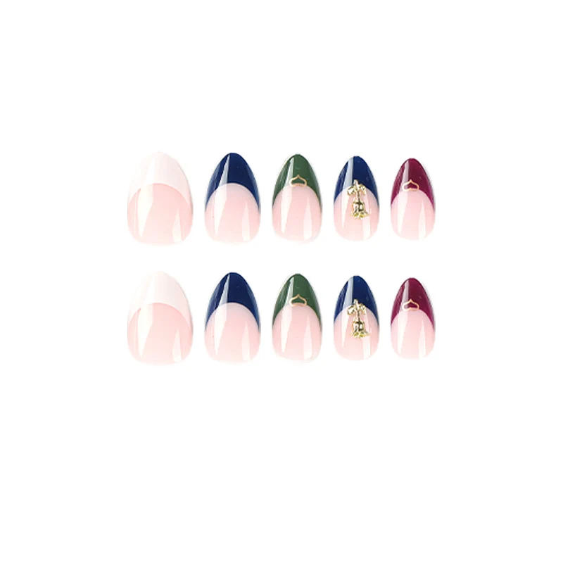 Kunstvolle Nagelspitzen mit Glamourösen Akzenten Karnz