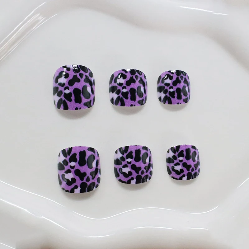 Stylische Leopardenmuster Nagelwickel Karnz