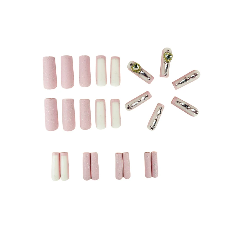 Glamouröse mit Strass verzierte Nagelverlängerungen Karnz