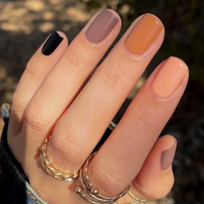 Artful nail extensions with an elegant leaf pattern Stornfield