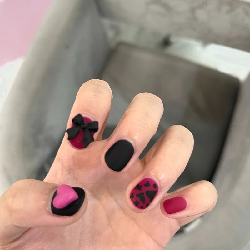 Artful nail extensions with an elegant leaf pattern Stornfield