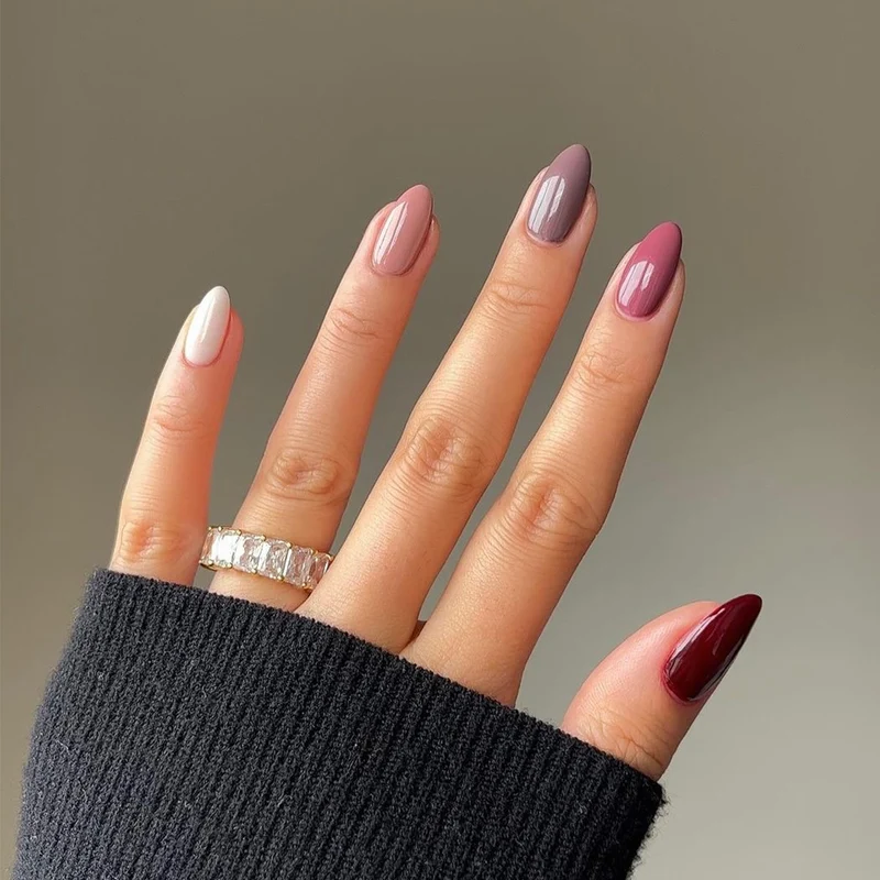 Artful nail extensions with an elegant leaf pattern Stornfield